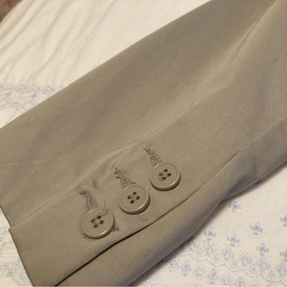 NORMA KAMALI Women’s Khaki Blazer, New Without Tags— never worn. Sz 6. - Picture 8 of 13